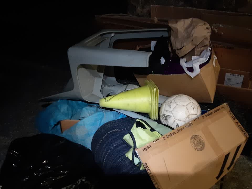 The photograph attached to this rubbish/recycling report