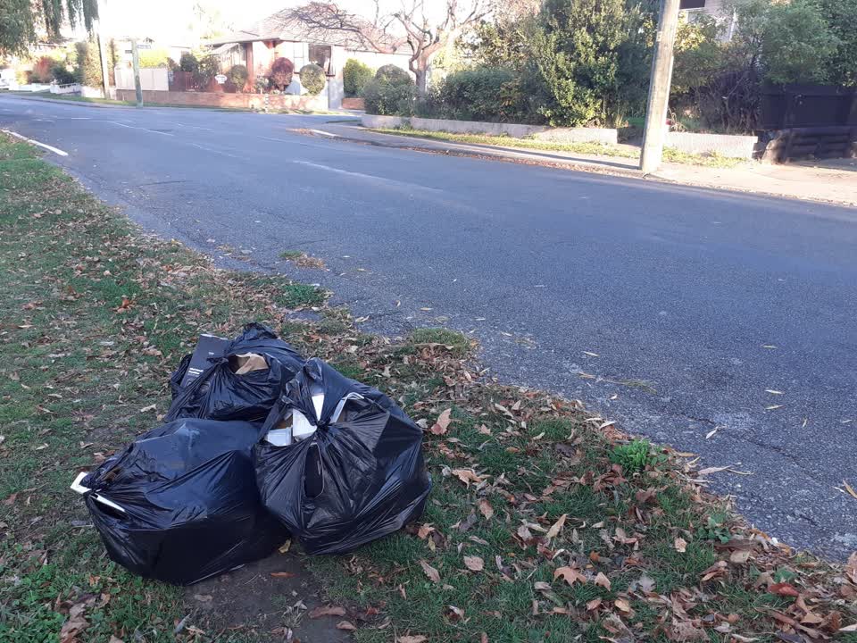 The photograph attached to this rubbish/recycling report