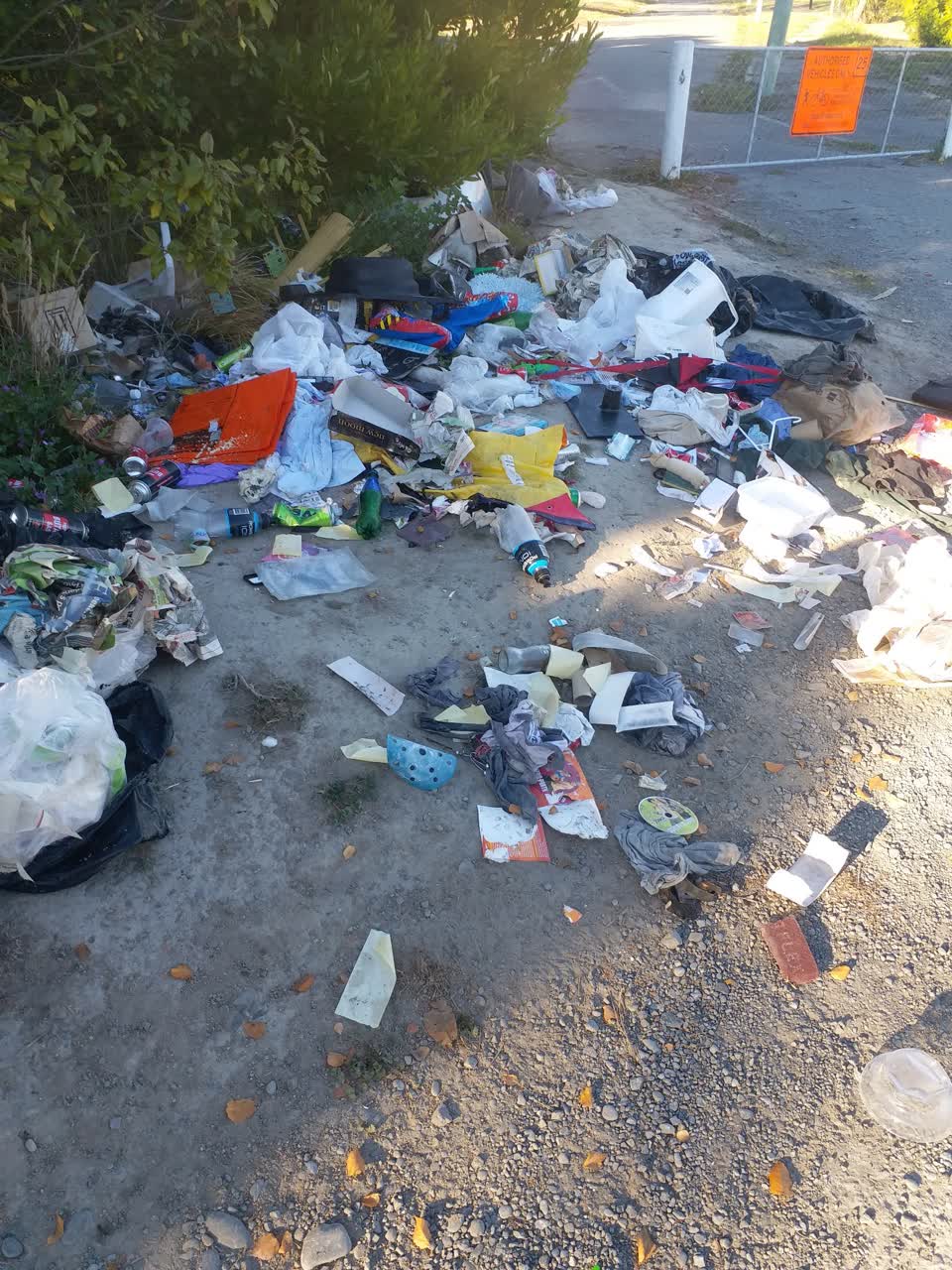 The photograph attached to this rubbish/recycling report