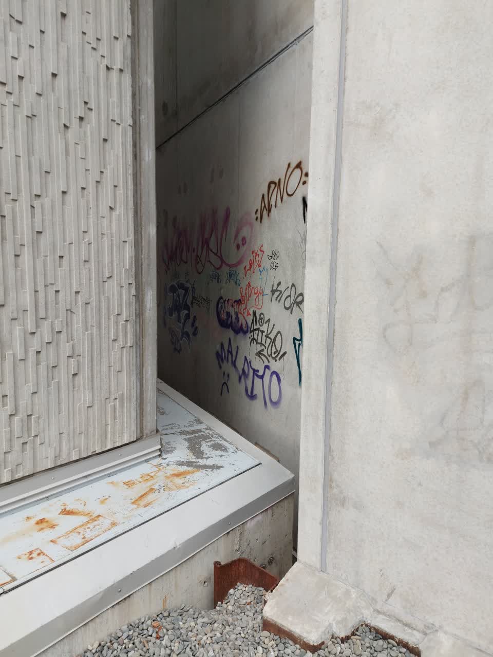 The photograph attached to this graffiti report