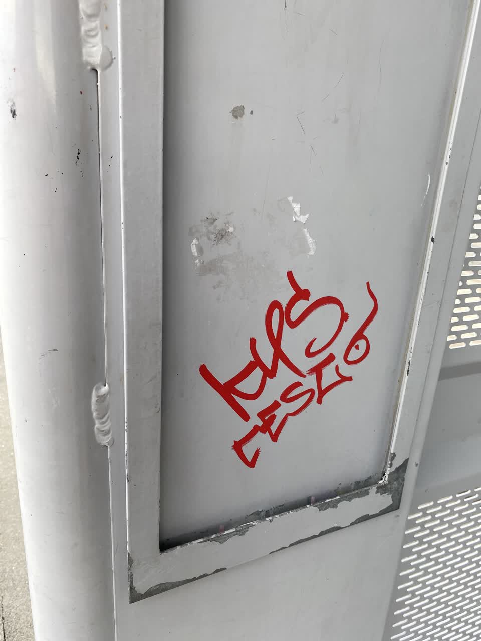 The photograph attached to this graffiti report