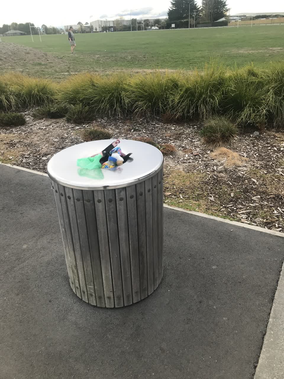 The photograph attached to this rubbish/recycling report