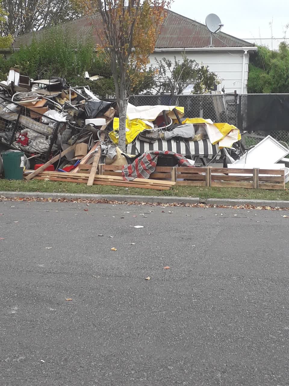 The photograph attached to this rubbish/recycling report