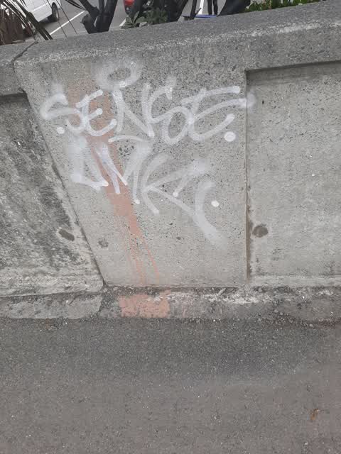 Graffiti, a report photo