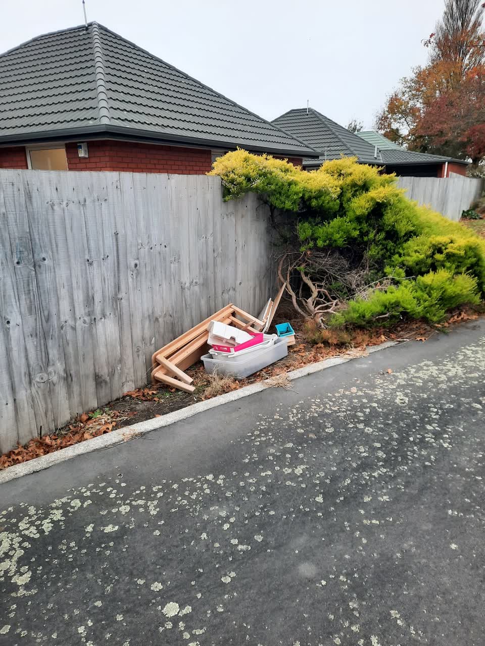 The photograph attached to this rubbish/recycling report