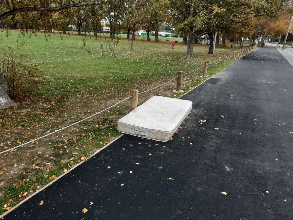 The photograph attached to this rubbish/recycling report