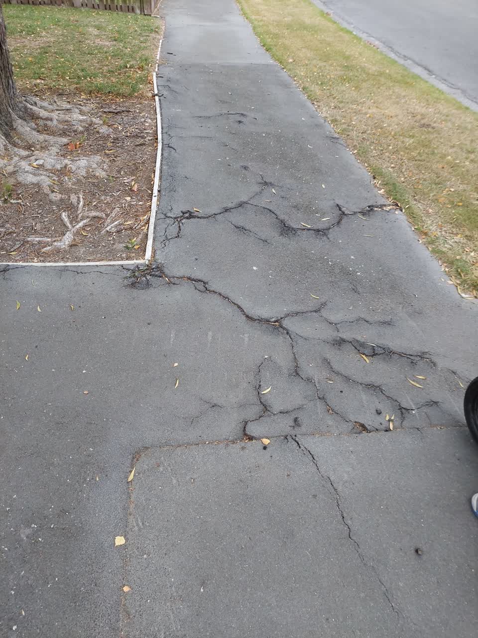 The photograph attached to this roading/streets report