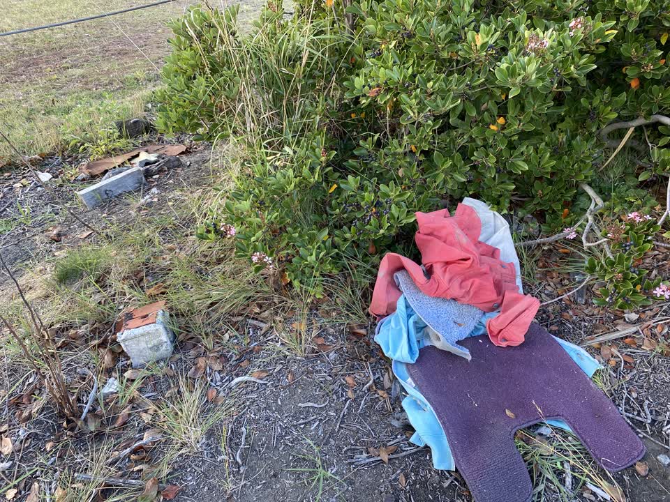 The photograph attached to this rubbish/recycling report