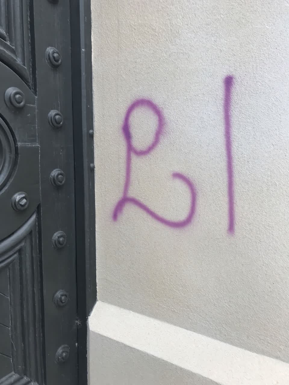 The photograph attached to this graffiti report