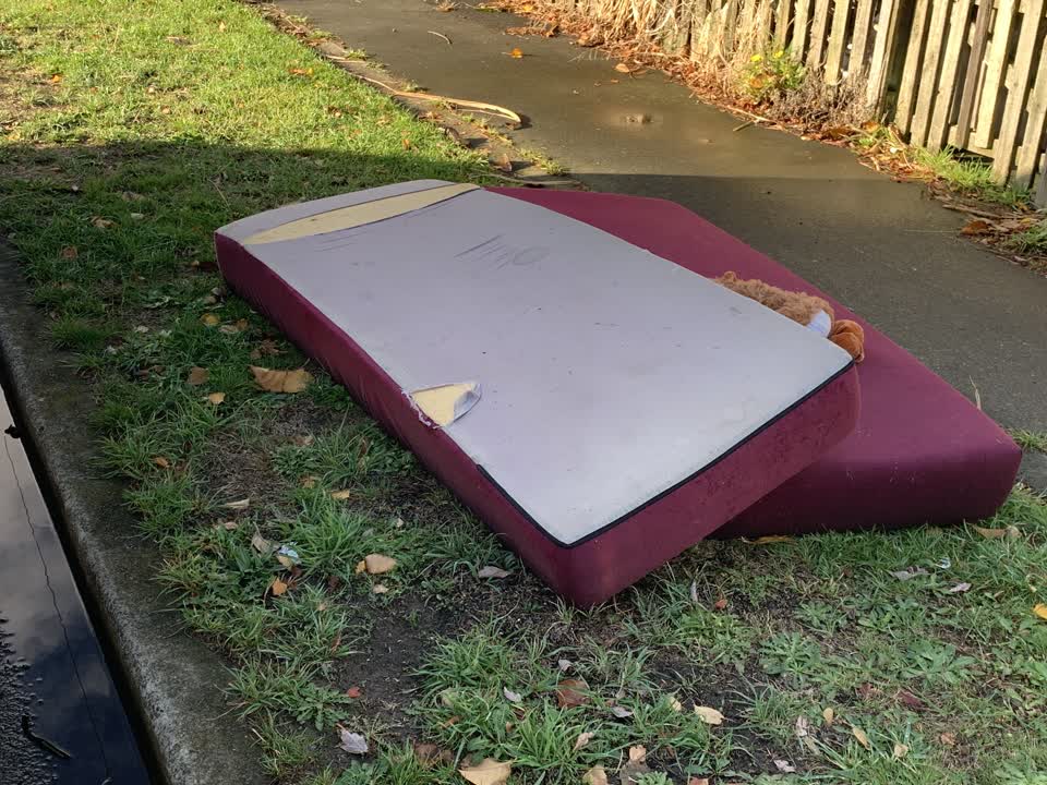 The photograph attached to this rubbish/recycling report