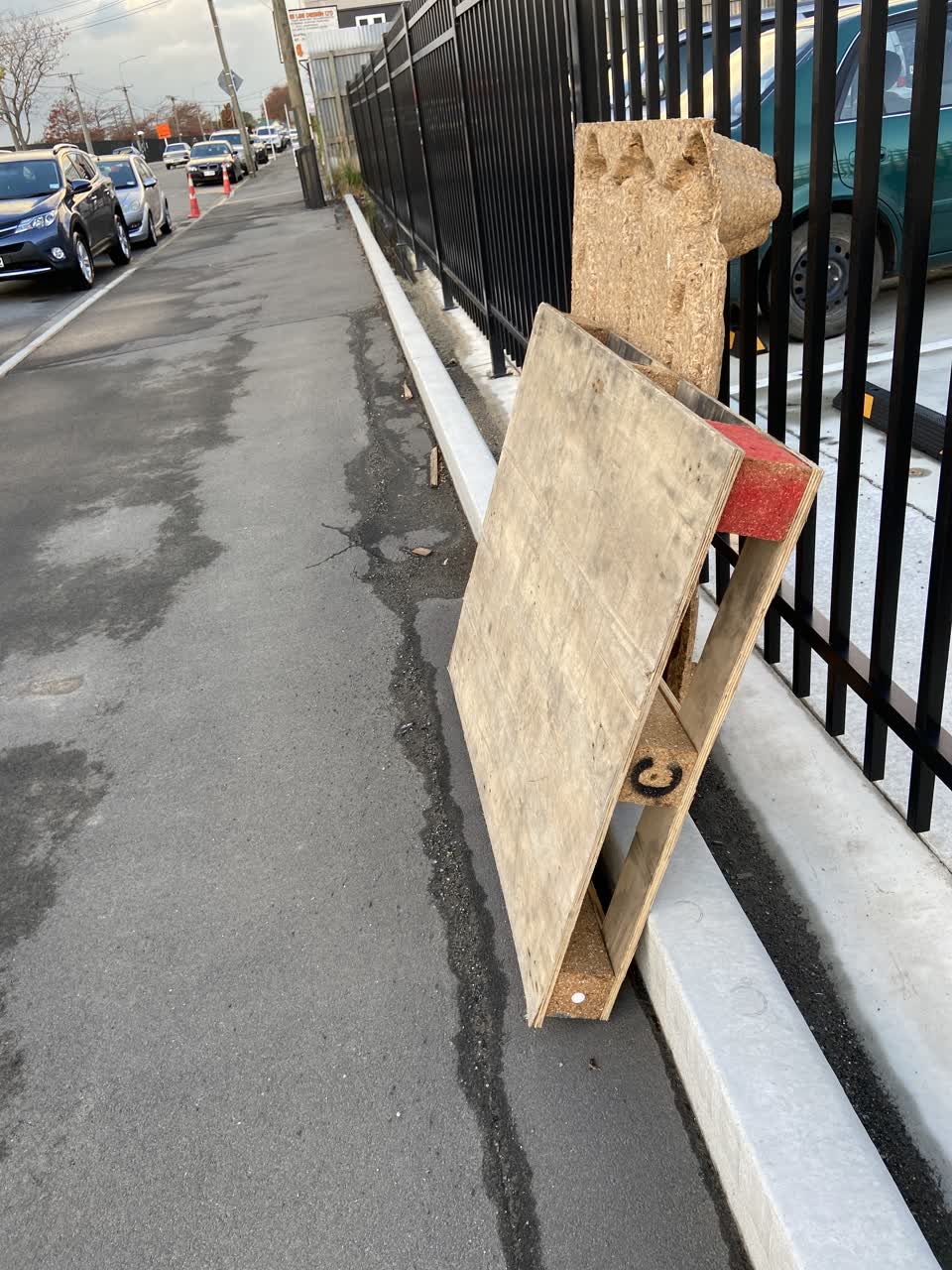 The photograph attached to this rubbish/recycling report