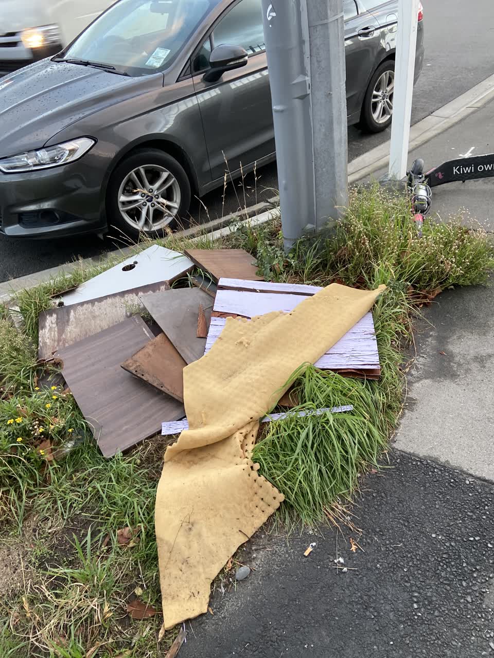The photograph attached to this rubbish/recycling report