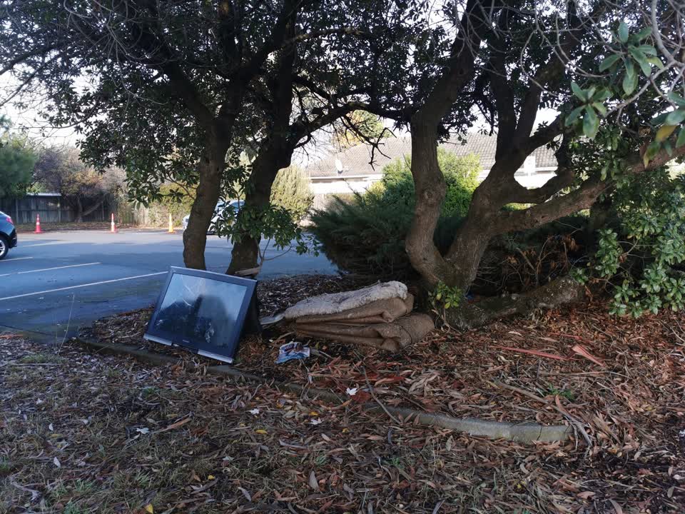 The photograph attached to this rubbish/recycling report