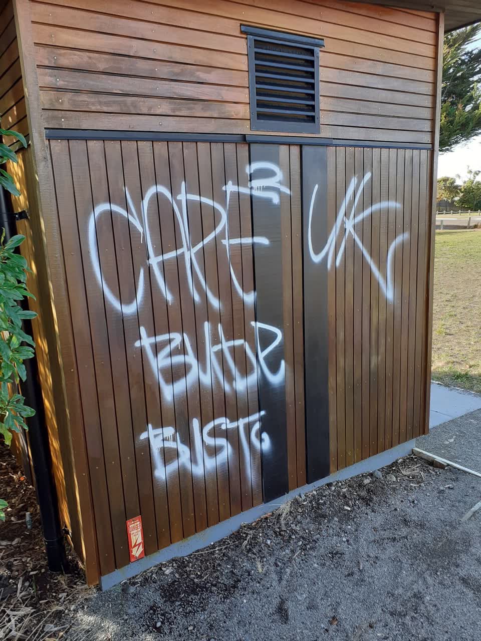 The photograph attached to this graffiti report