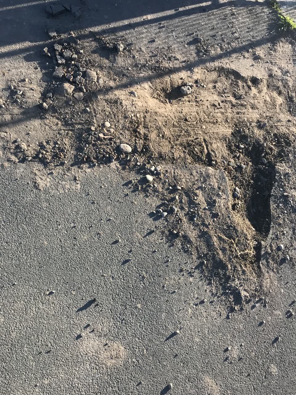The photograph attached to this roading/streets report