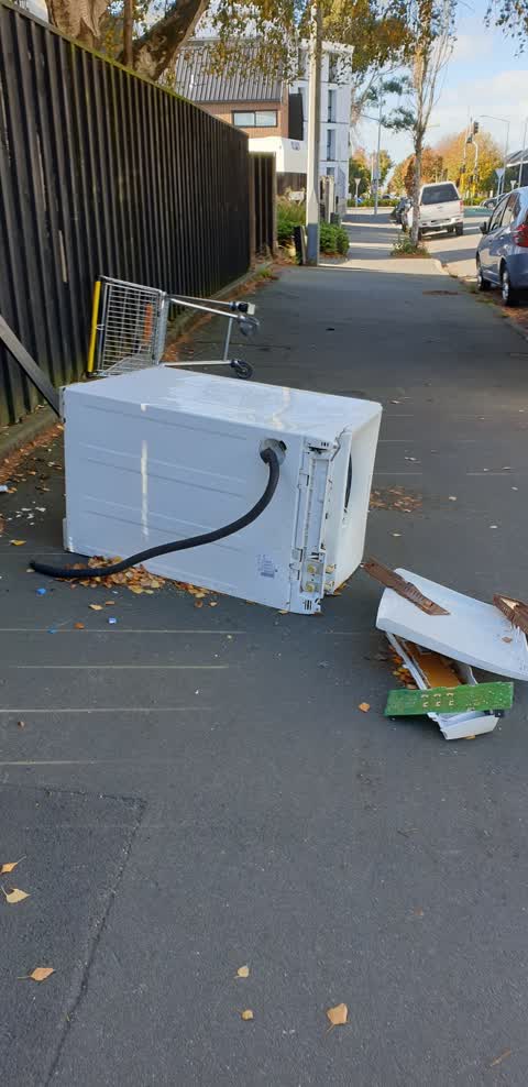 Rubbish/Recycling, a report photo