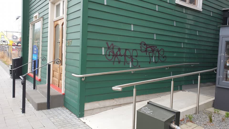 The photograph attached to this graffiti report