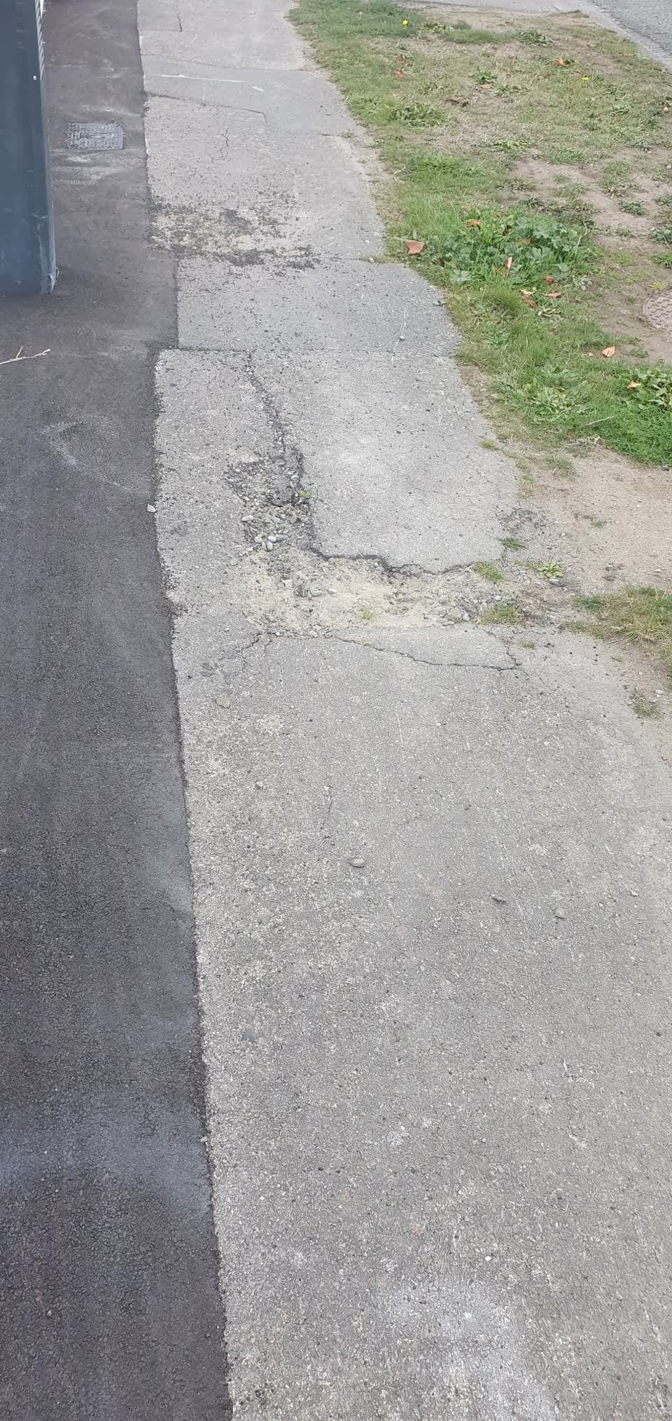 The photograph attached to this roading/streets report
