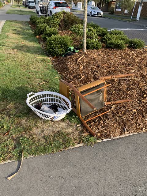 Rubbish/Recycling, a report photo
