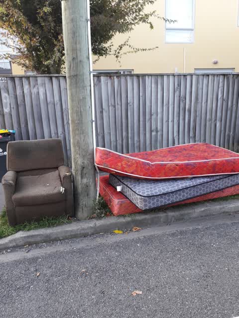 Rubbish/Recycling, a report photo