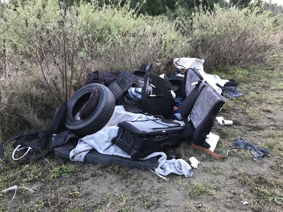 The photograph attached to this rubbish/recycling report