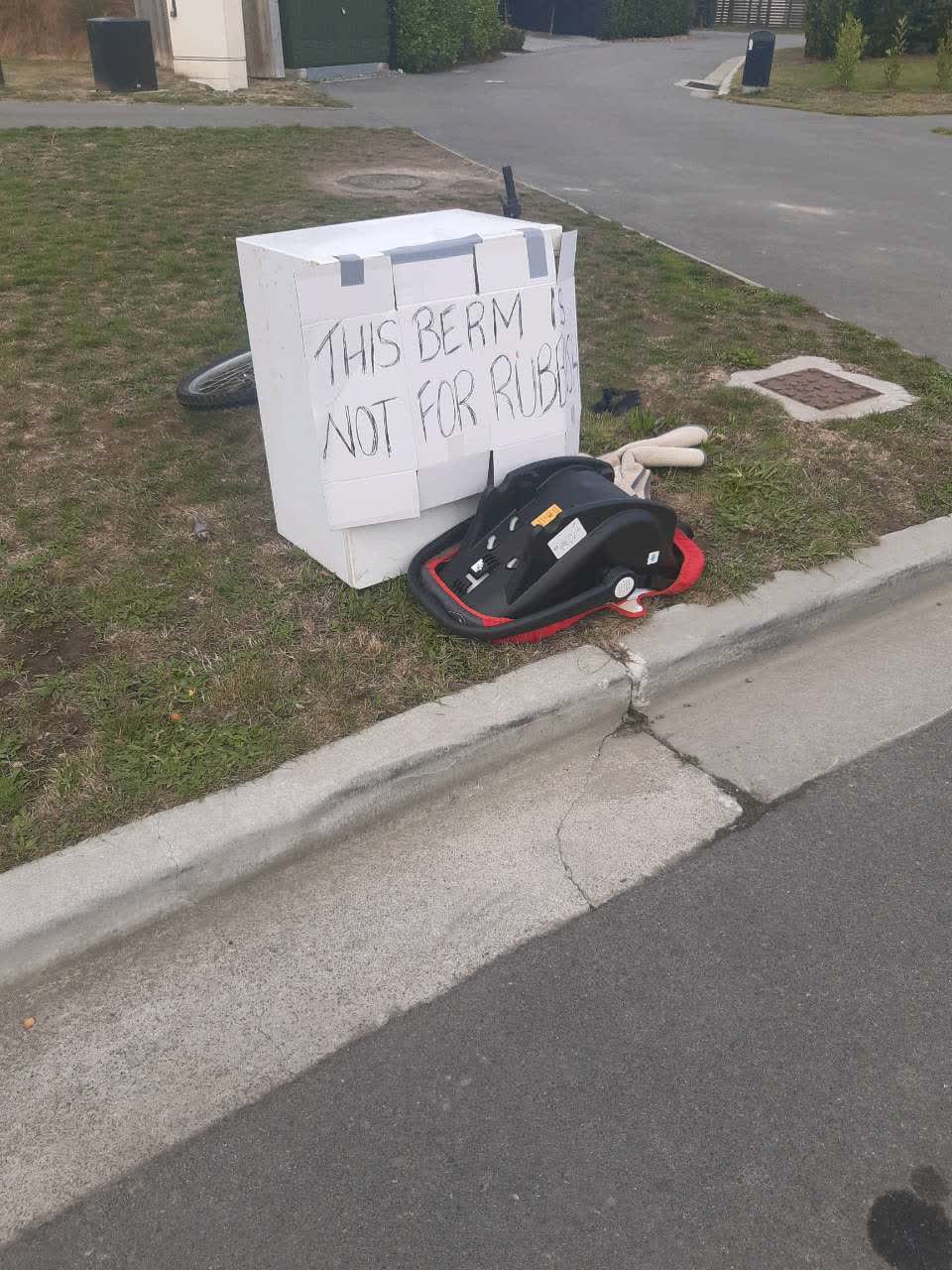 The photograph attached to this rubbish/recycling report