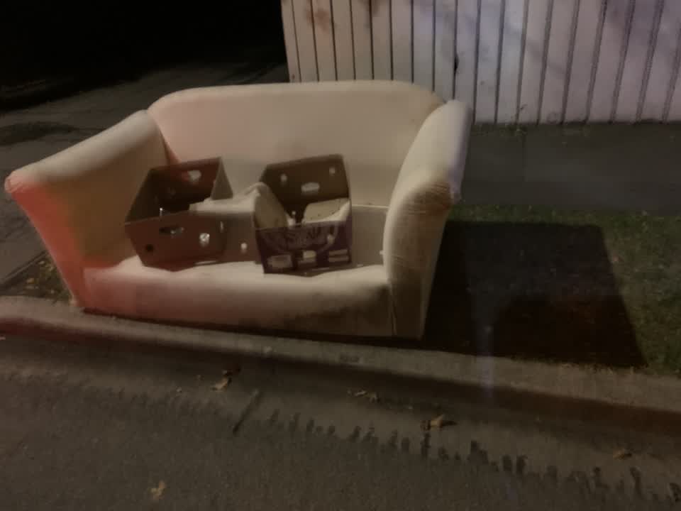The photograph attached to this rubbish/recycling report