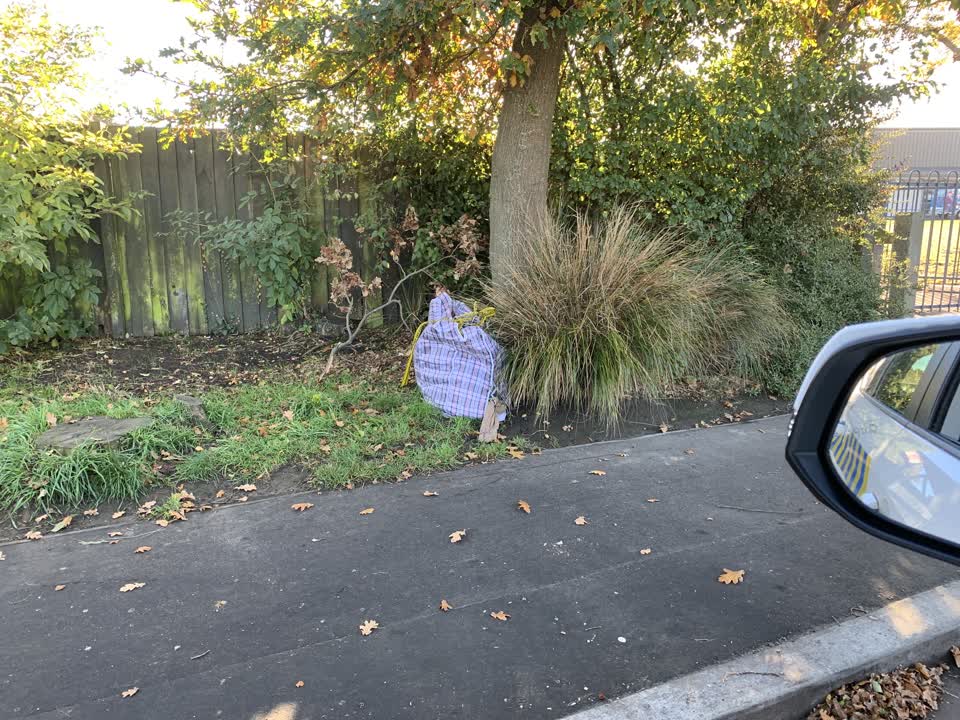 The photograph attached to this rubbish/recycling report