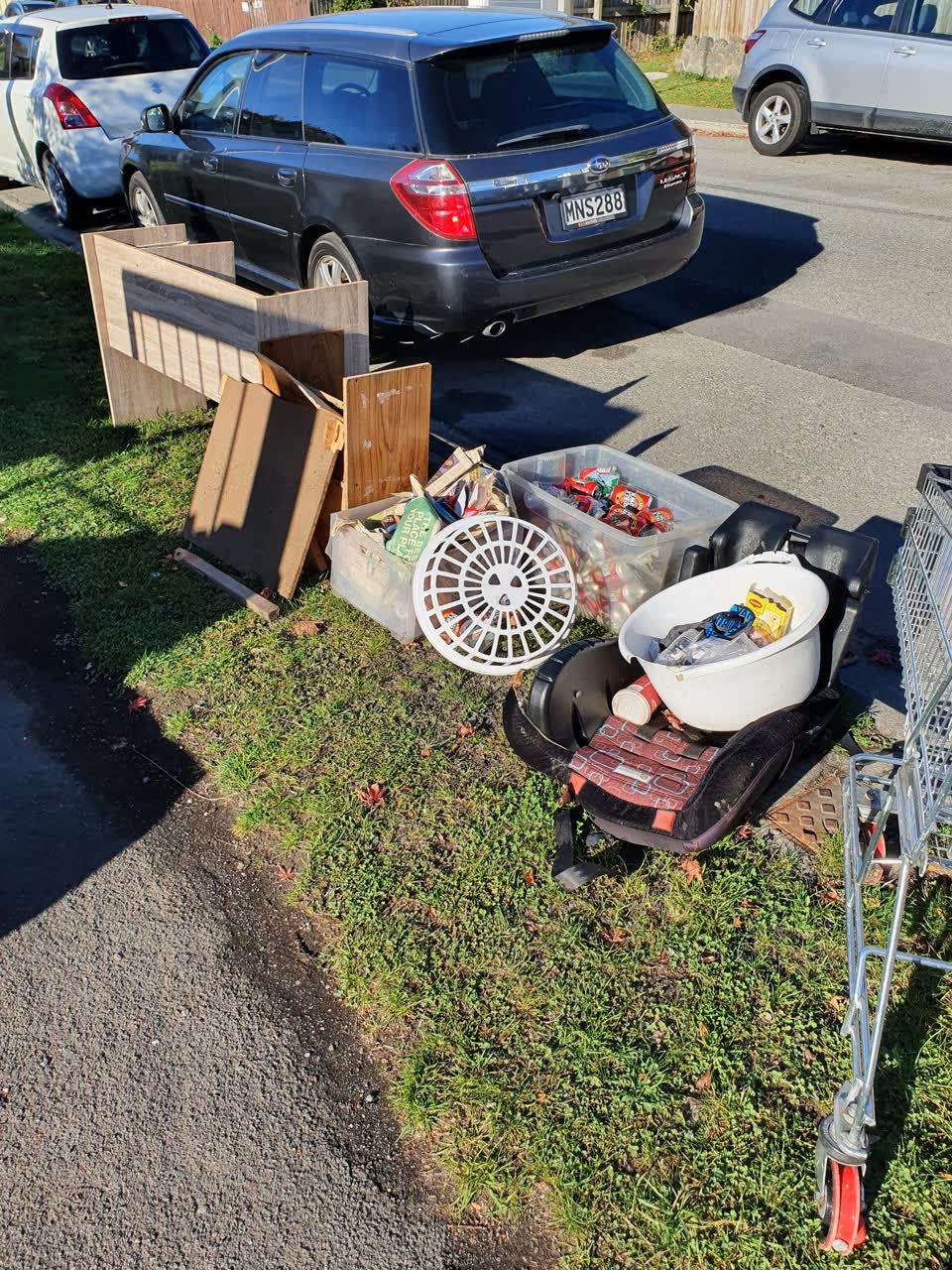 The photograph attached to this rubbish/recycling report