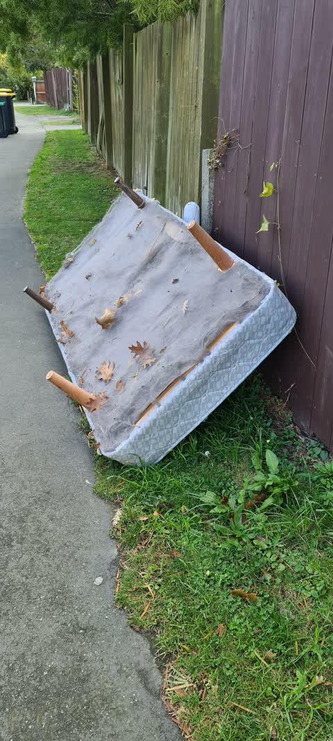 Rubbish/Recycling, a report photo