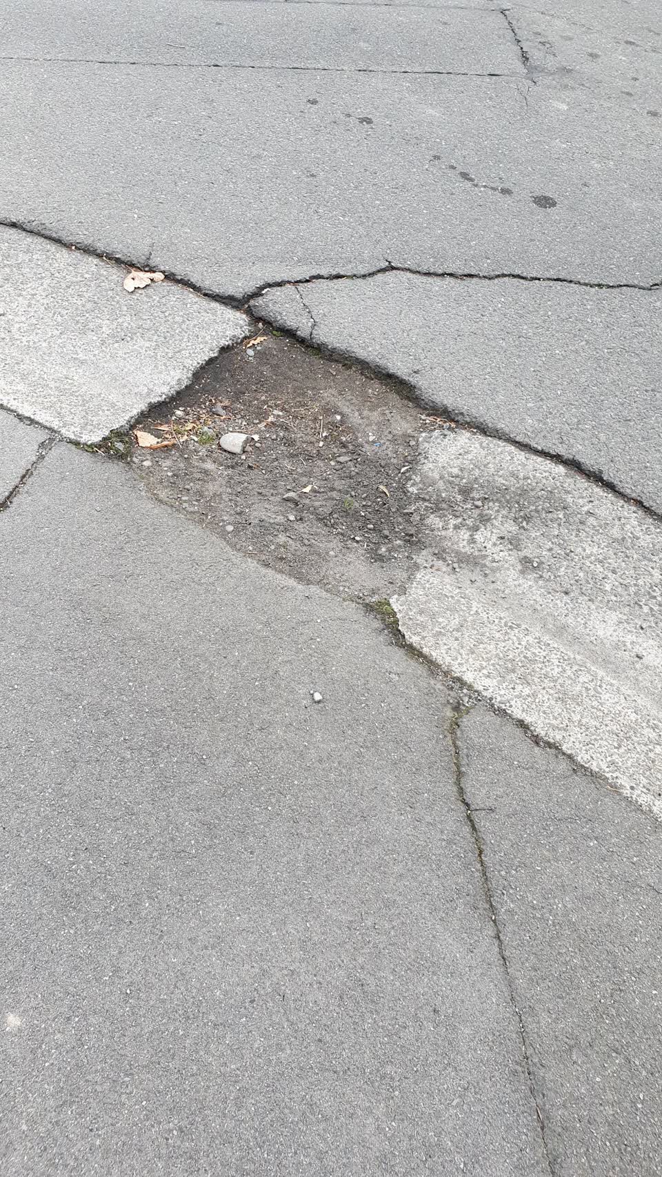 The photograph attached to this roading/streets report