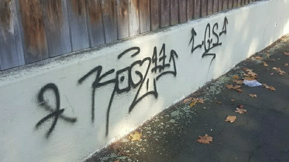 The photograph attached to this graffiti report