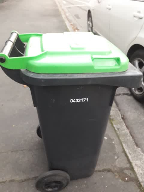 Rubbish/Recycling, a report photo