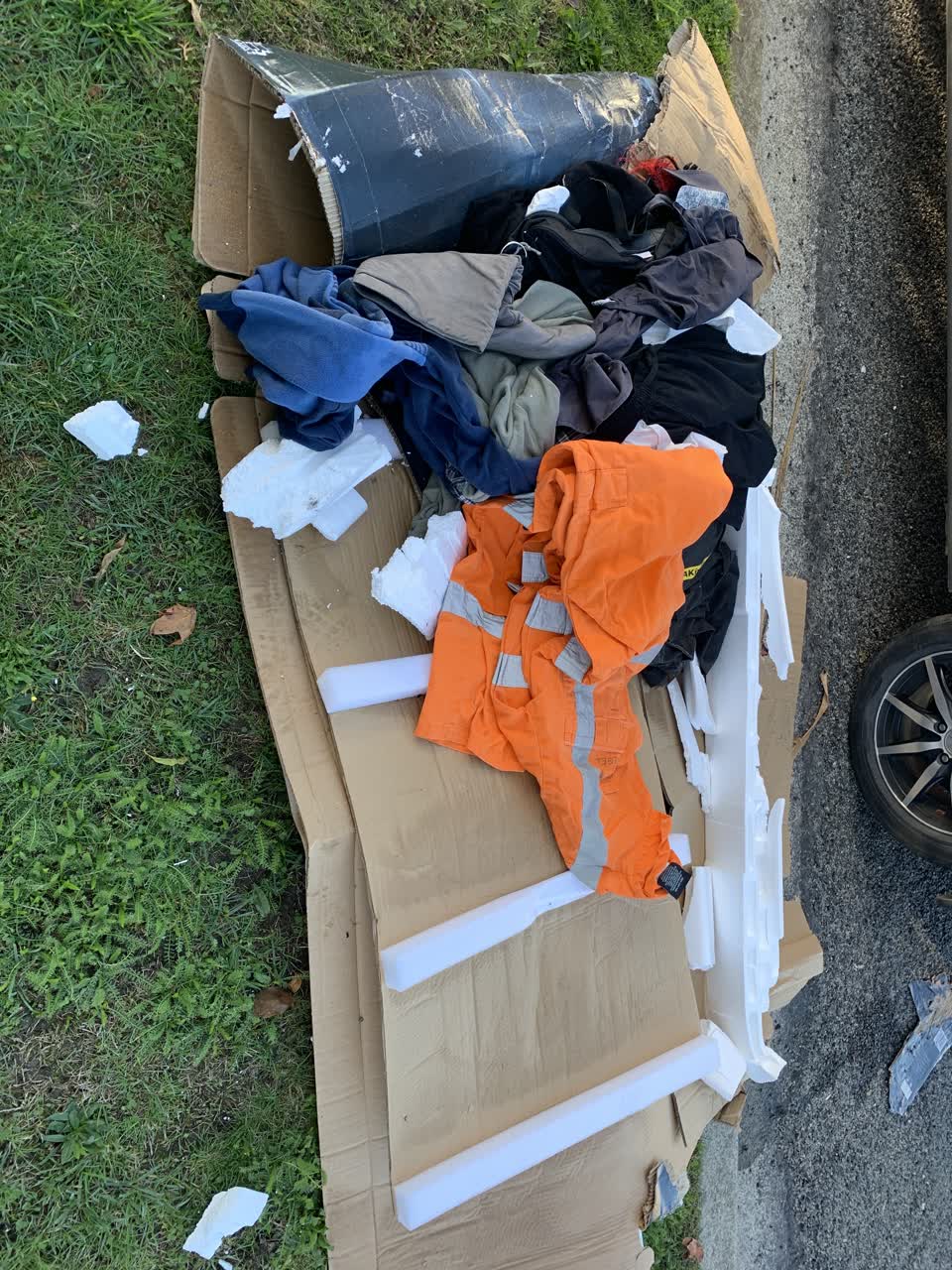 The photograph attached to this rubbish/recycling report