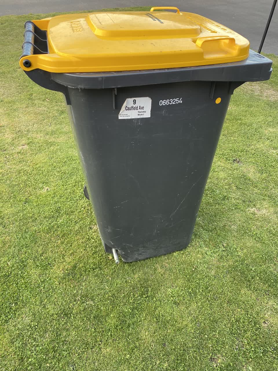 The photograph attached to this rubbish/recycling report