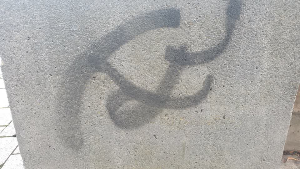 The photograph attached to this graffiti report
