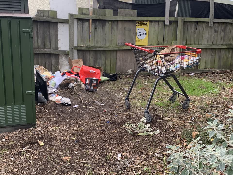 The photograph attached to this rubbish/recycling report
