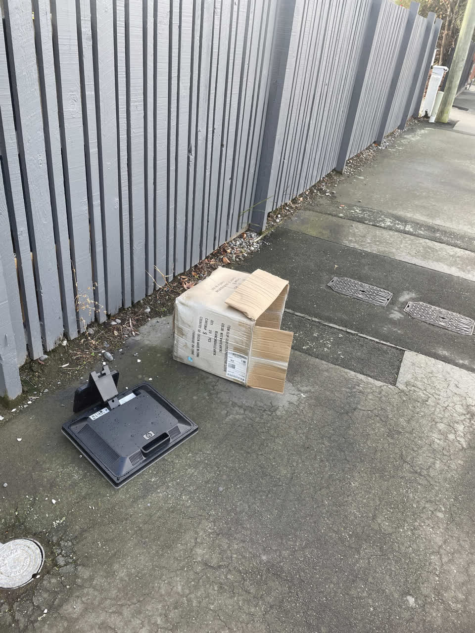 The photograph attached to this rubbish/recycling report