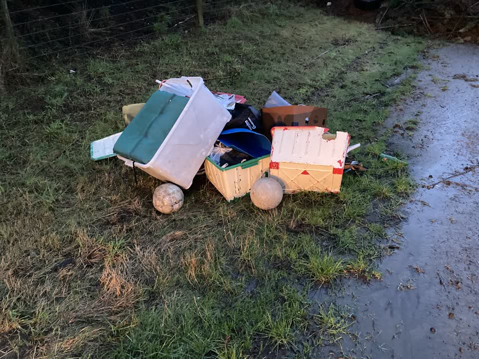 The photograph attached to this rubbish/recycling report