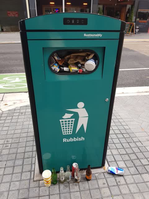 Rubbish/Recycling, a report photo