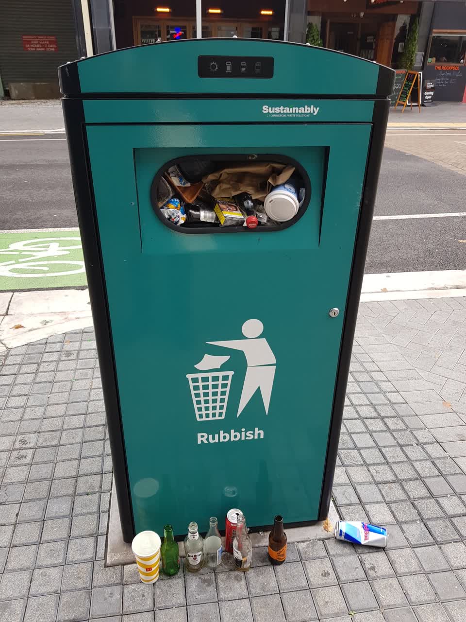 The photograph attached to this rubbish/recycling report