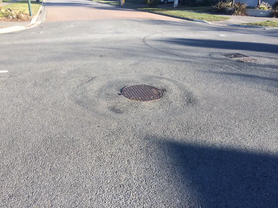 The photograph attached to this roading/streets report