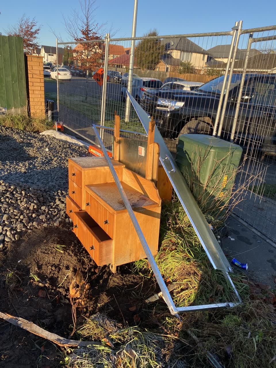 The photograph attached to this rubbish/recycling report
