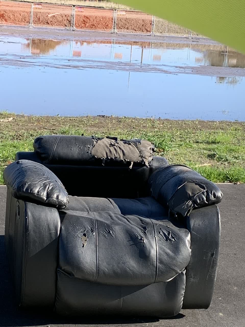 The photograph attached to this rubbish/recycling report