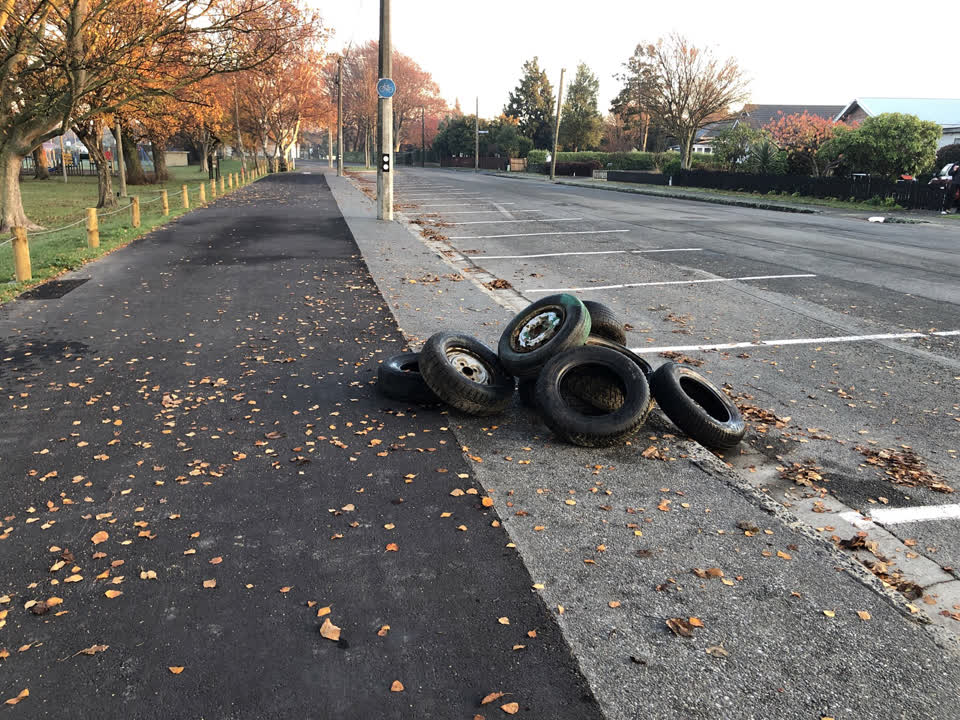 The photograph attached to this rubbish/recycling report