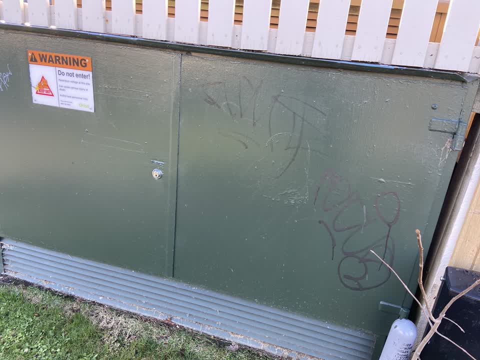 The photograph attached to this graffiti report
