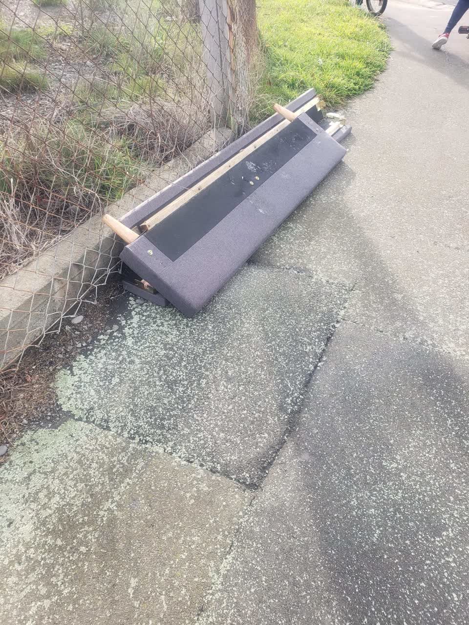 The photograph attached to this rubbish/recycling report