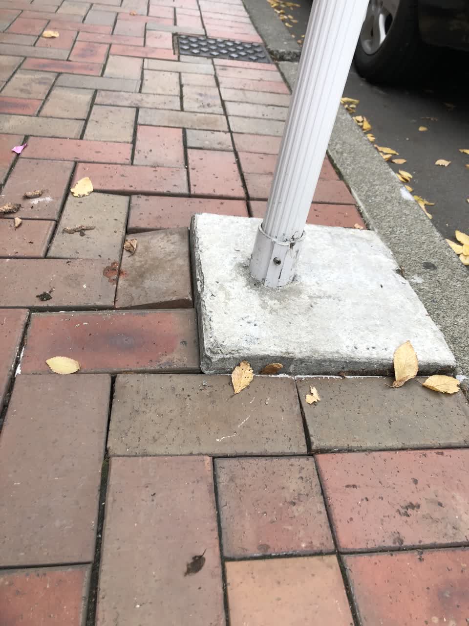 The photograph attached to this roading/streets report