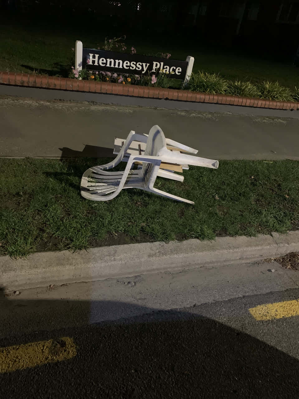 The photograph attached to this rubbish/recycling report