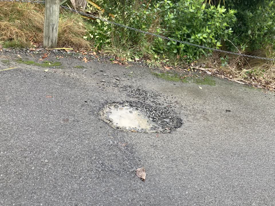 The photograph attached to this roading/streets report